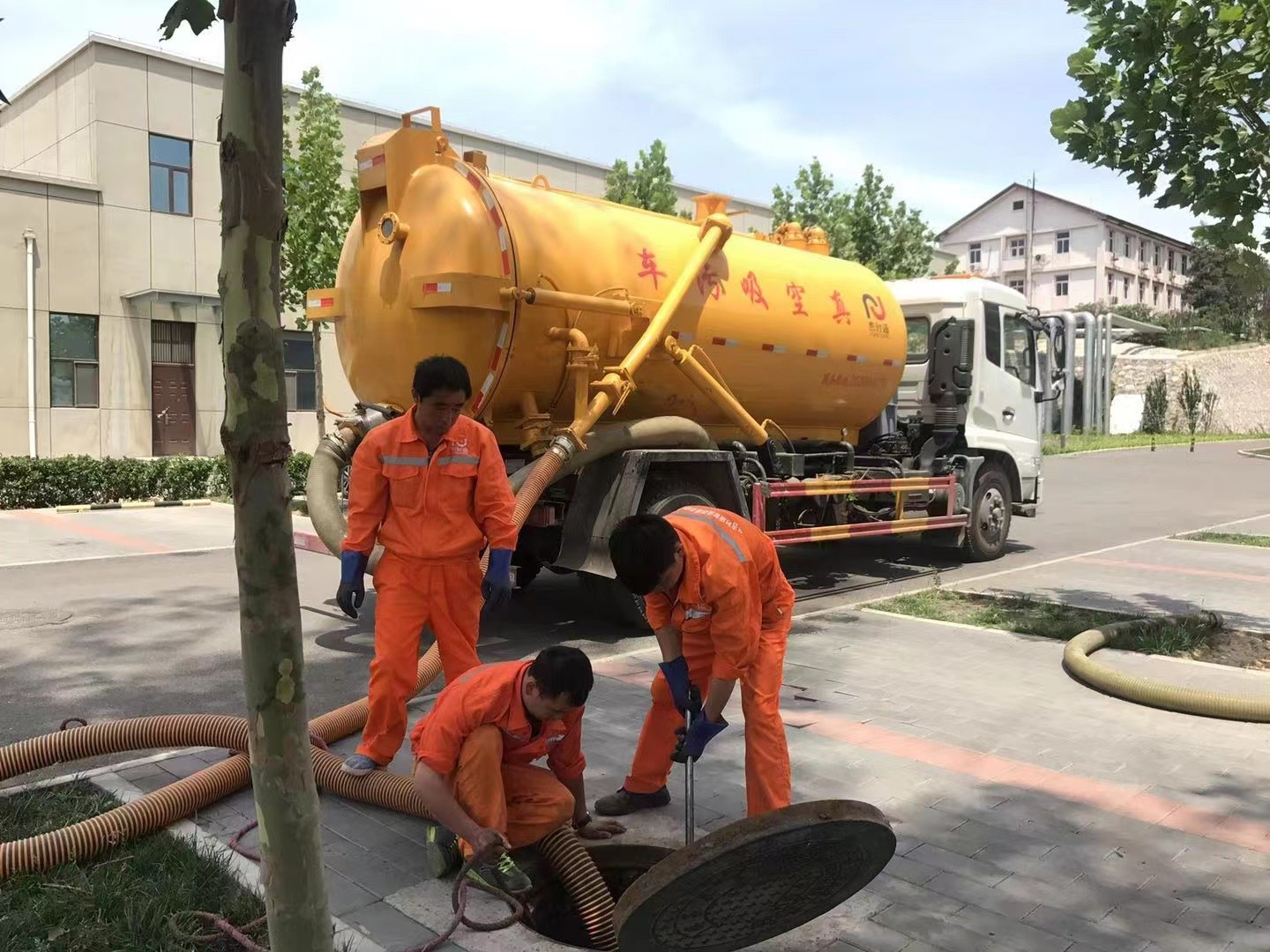 蓝山化粪池清理与5-8吨吸粪车施工效率分析